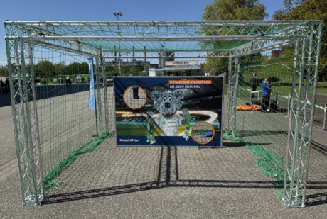 Torwand mit Branding und Schusstunnel aus Truss System